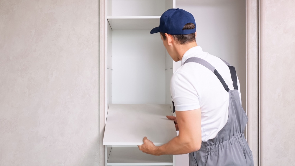 Smontare un armadio passo dopo passo: Guida pratica